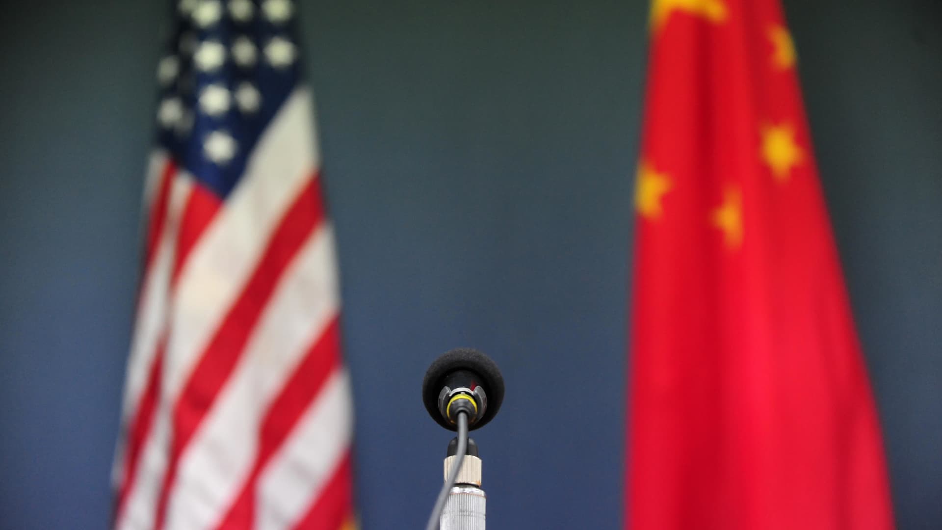 U.S., China’s top commerce officials meet to discuss trade concerns