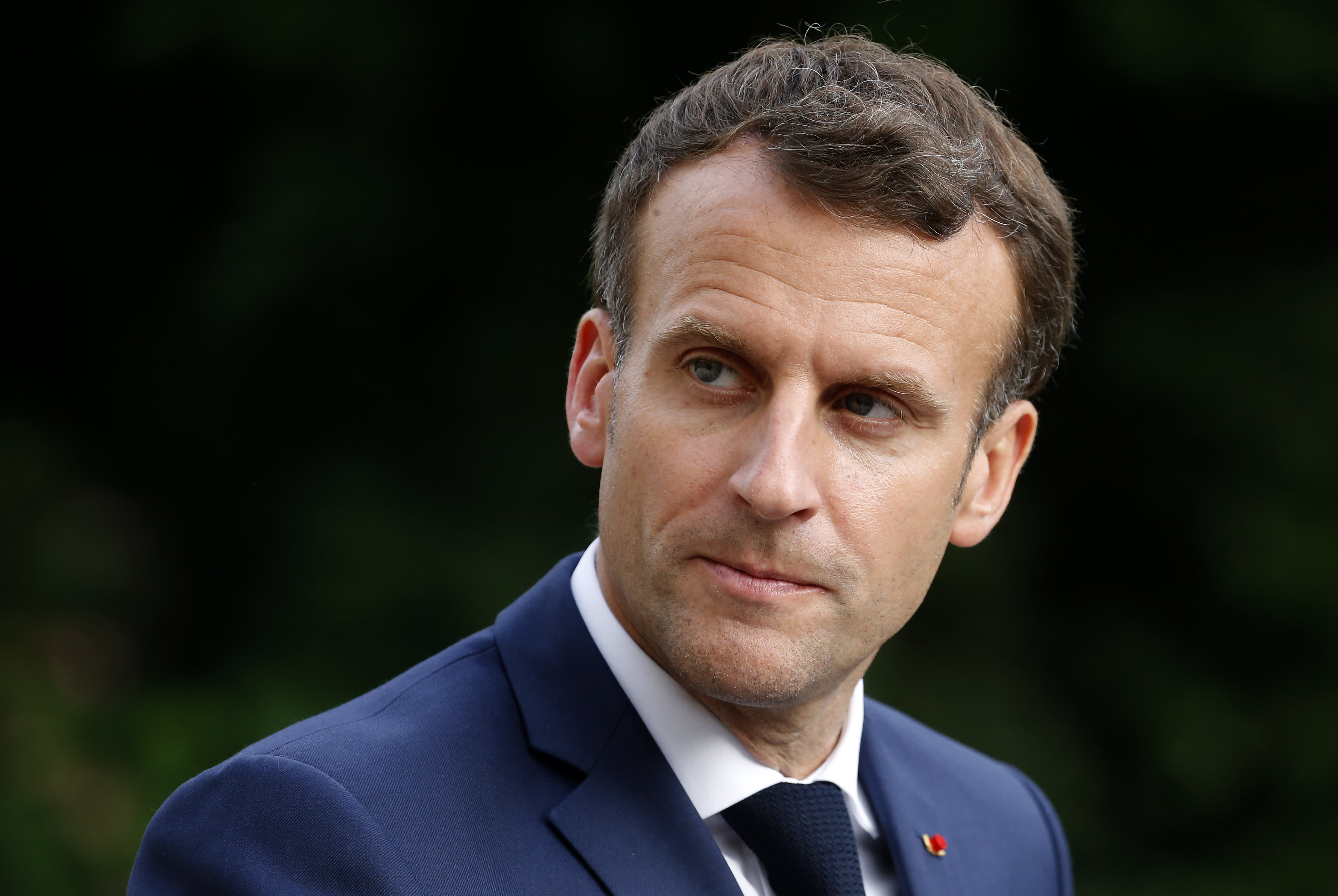 Macron xem xét cải cách lương hưu trước cuộc bầu cử