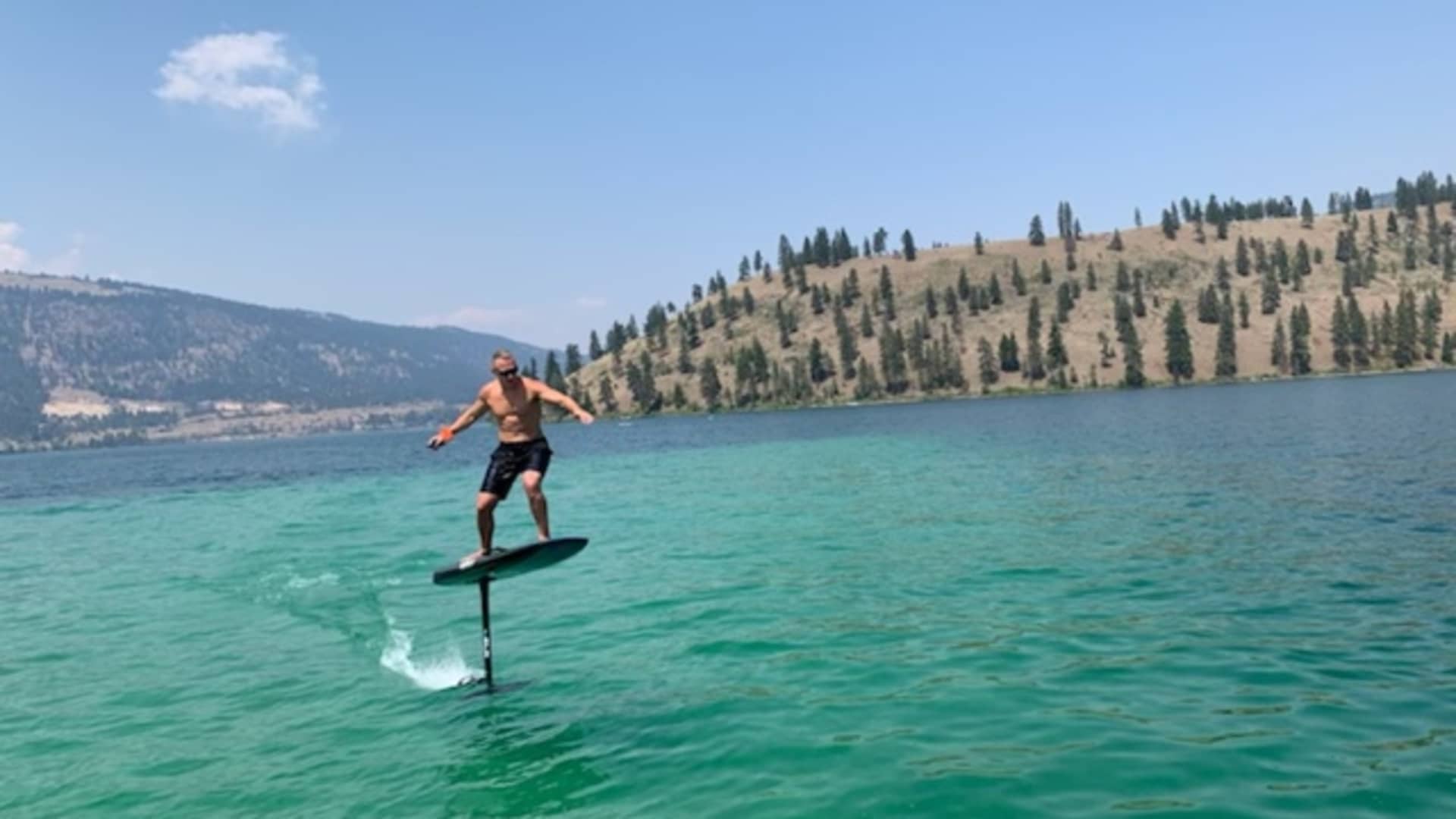 Canadian company MSLR Electric E-Foil is one of the companies that sell hydrofoil boards.