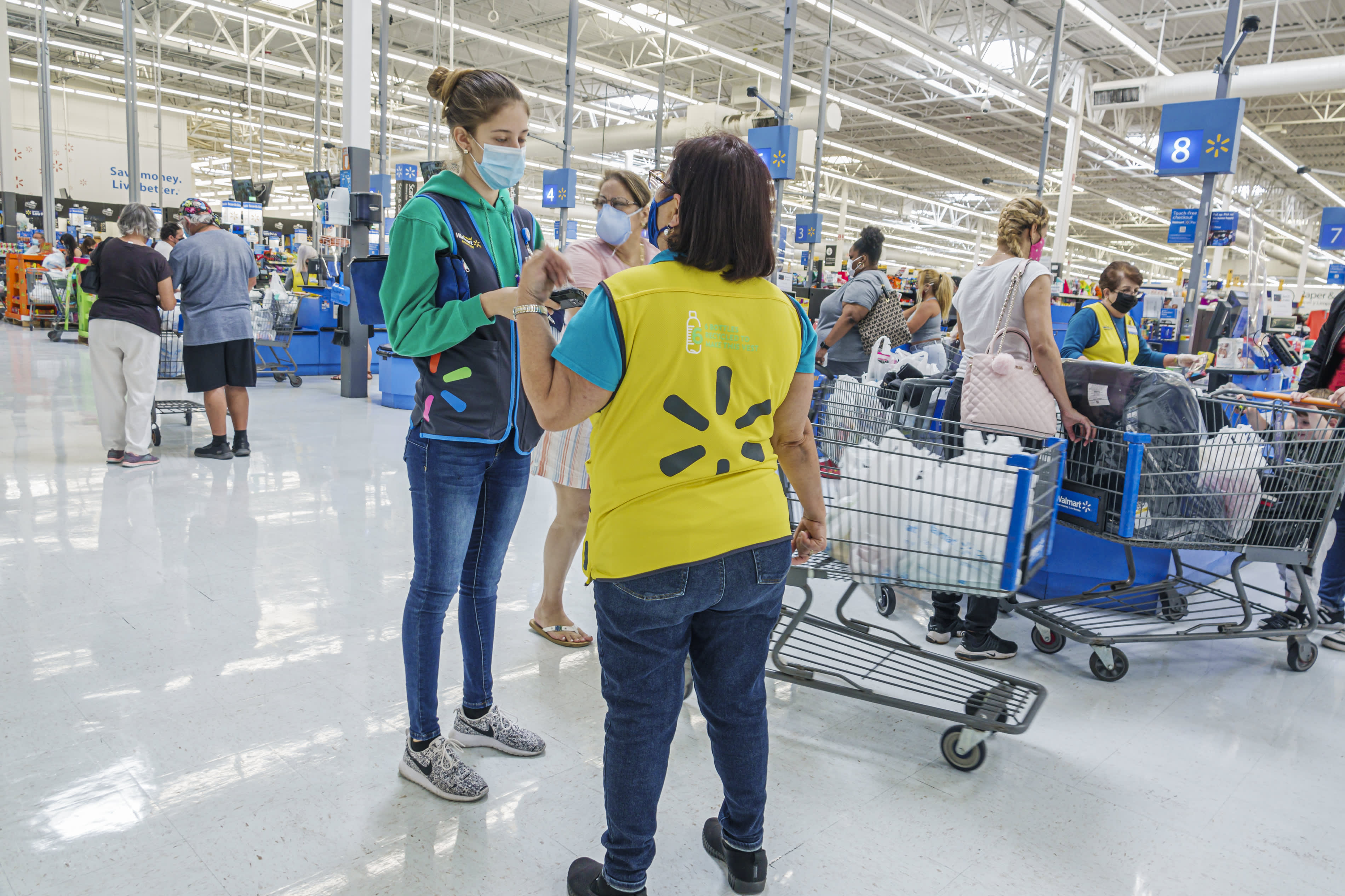 Does Walmart US Ship To Canada In 2022? (Do This Instead)