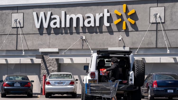 Walmart reports Q3 earnings, beats Wall Street's expectations