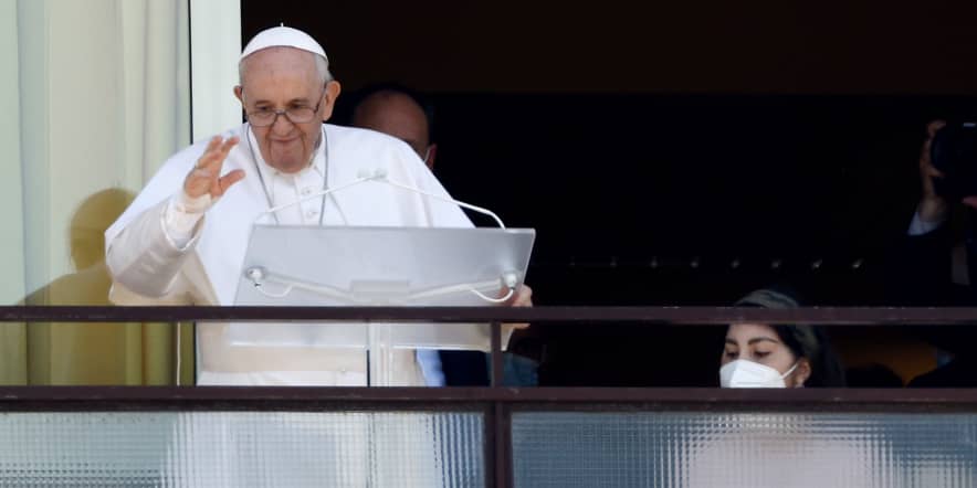 Pope Francis makes first appearance since intestinal surgery