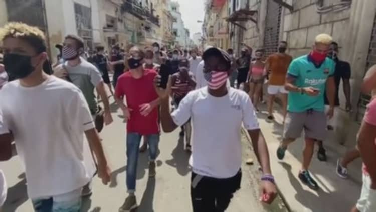 Thousands of Cubans protest against the communist government, chanting 'we are no longer afraid'