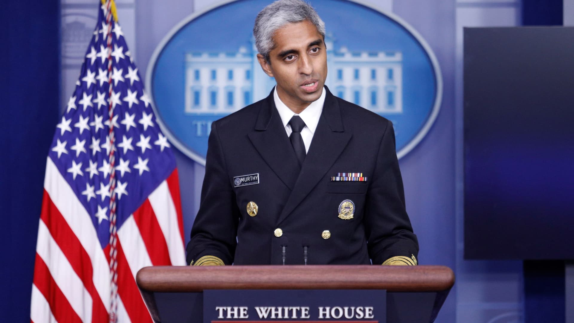 U.S. Surgeon General: We need to protect kids from social media risks immediately