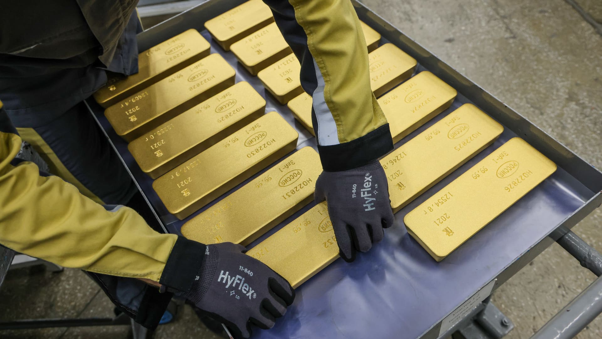 Analysts on outlook for gold prices on Fed policy, higher yields