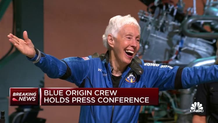 Blue Origin's New Shepard crew receives its astronaut wings