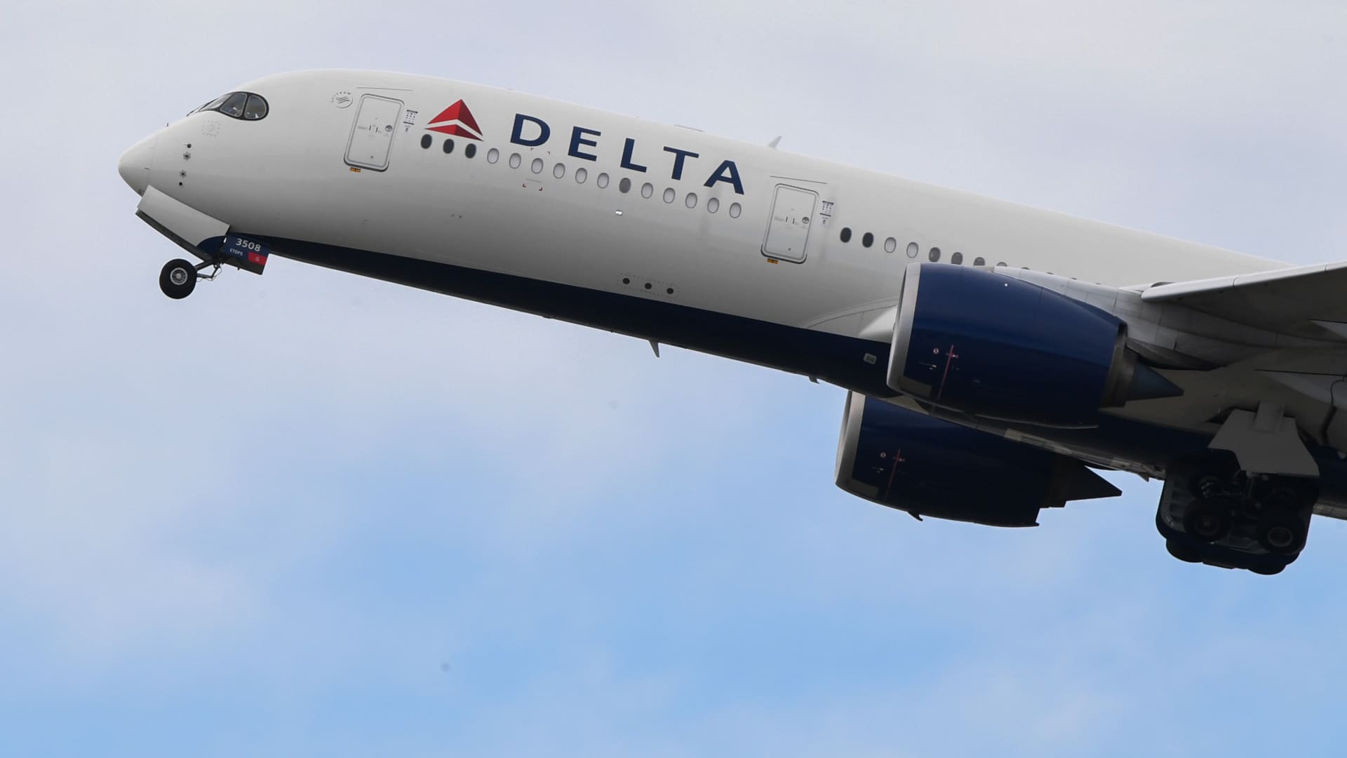 Delta forecasts a quarterly profit as travelers keep flying despite higher fares, helping offset surging fuel costs