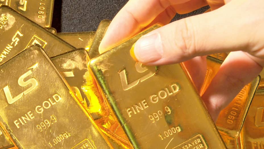 ทองคำพุ่งขึ้นจากดอลลาร์ที่อ่อนค่า
