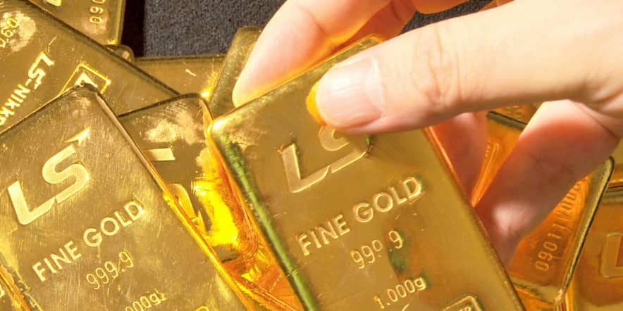 Gold drifts lower for second day as Middle East fears subside