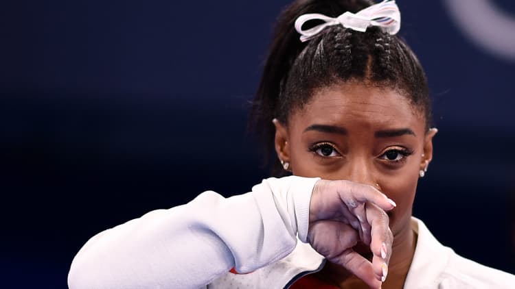 Biles battles 'the twisties,' a symptom of the brain dealing with stress