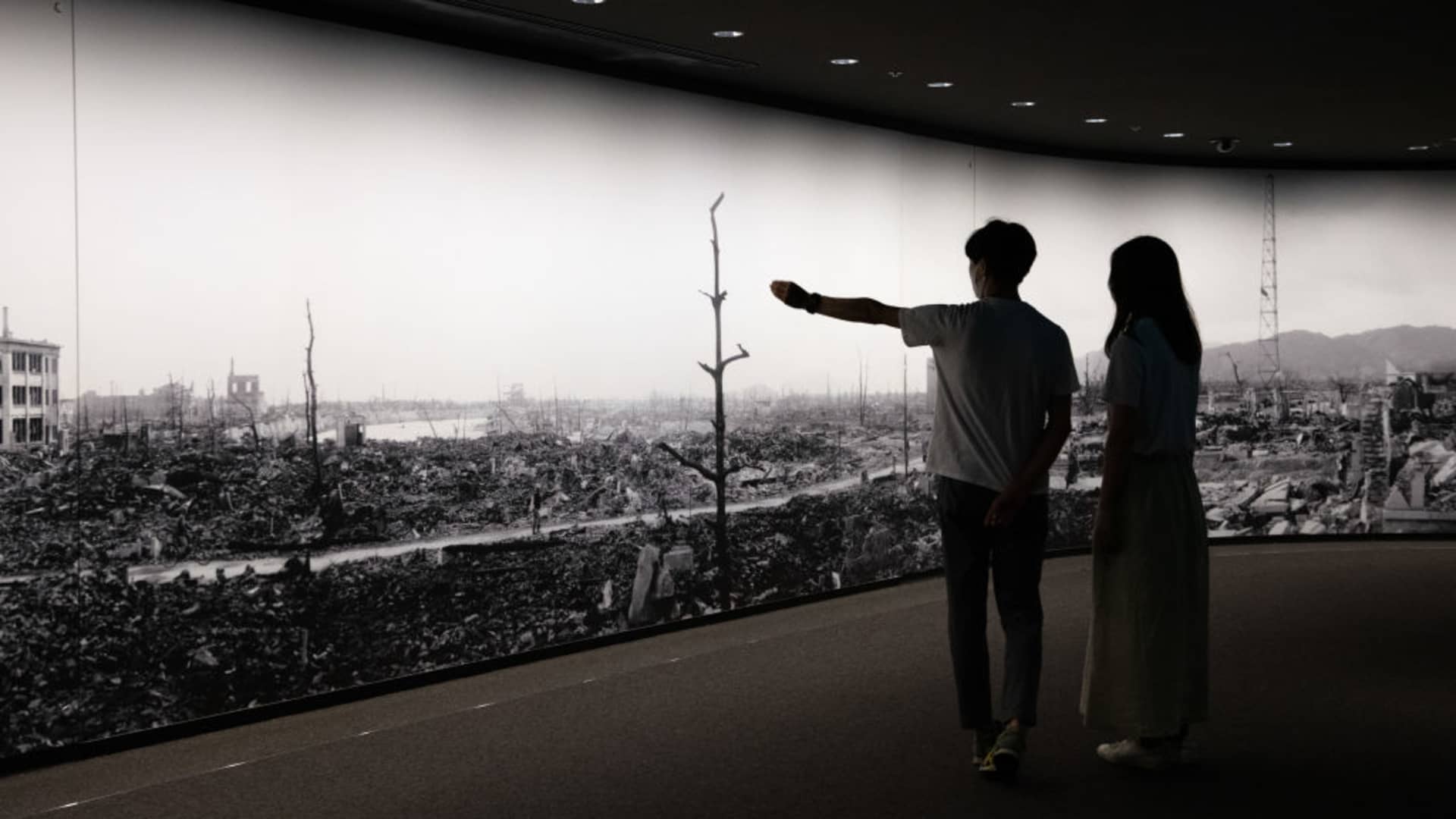 A virtual tour of the Hiroshima Peace Memorial Museum lets viewers examine objects recovered from the wreckage in 3D.