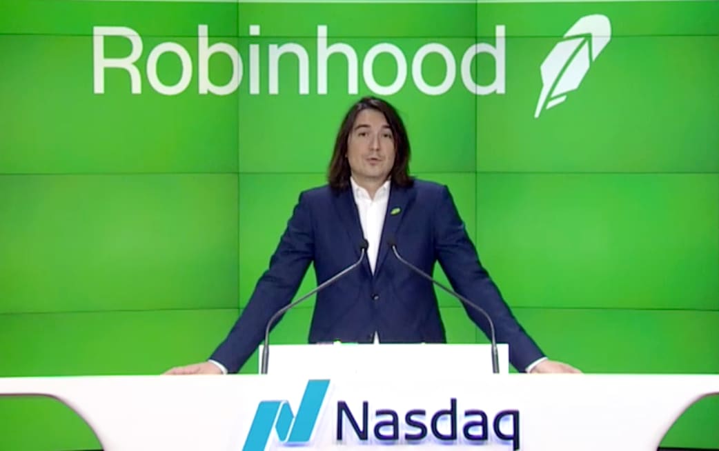 Robinhood shares tank 15% after it loses active users, forecasts weak revenue