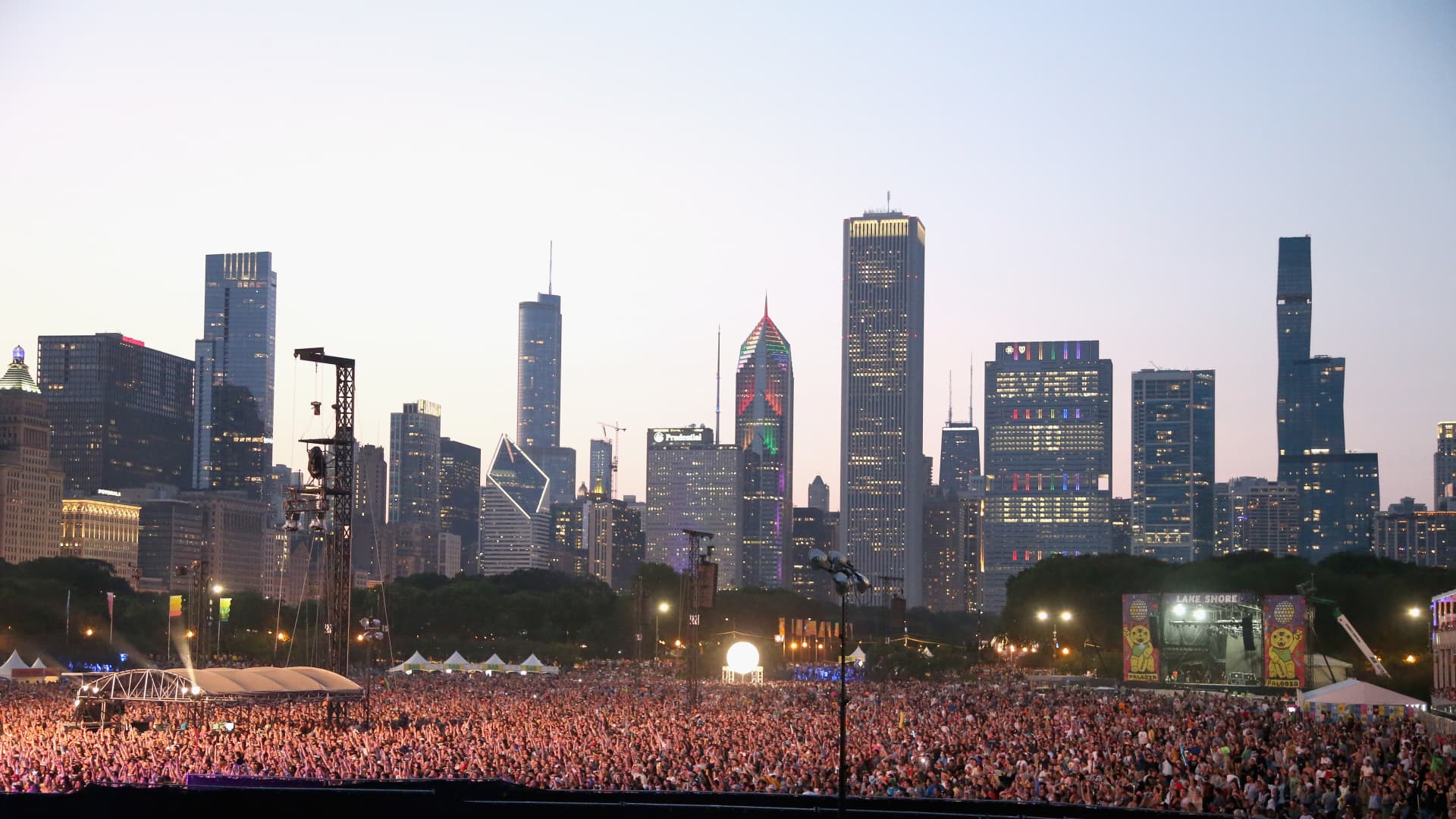 CHICAGO, IL - AUGUST 01:A view of the audience as the Foo Fighters perform on the last day of Lollapalooza at Grant Park on August 1, 2021 in Chicago, Illinois.(Photo by Gary Miller/FilmMagic)