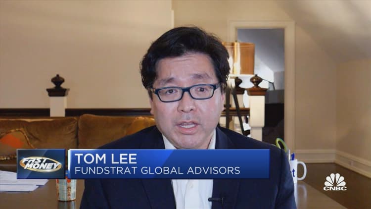 Stocks will climb wall of worry and end the month higher, says Tom Lee