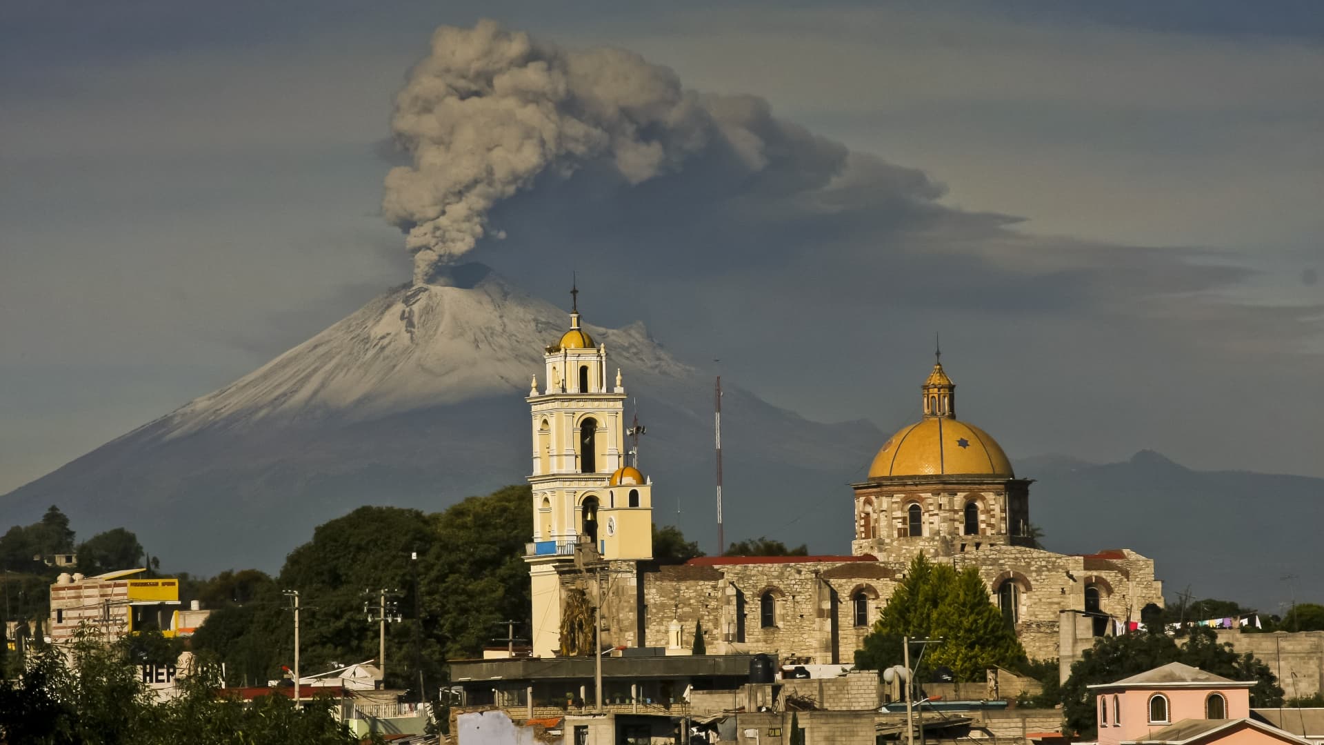Ash spews from Mexico's Popocatepetl volcano on July 9, 2013.