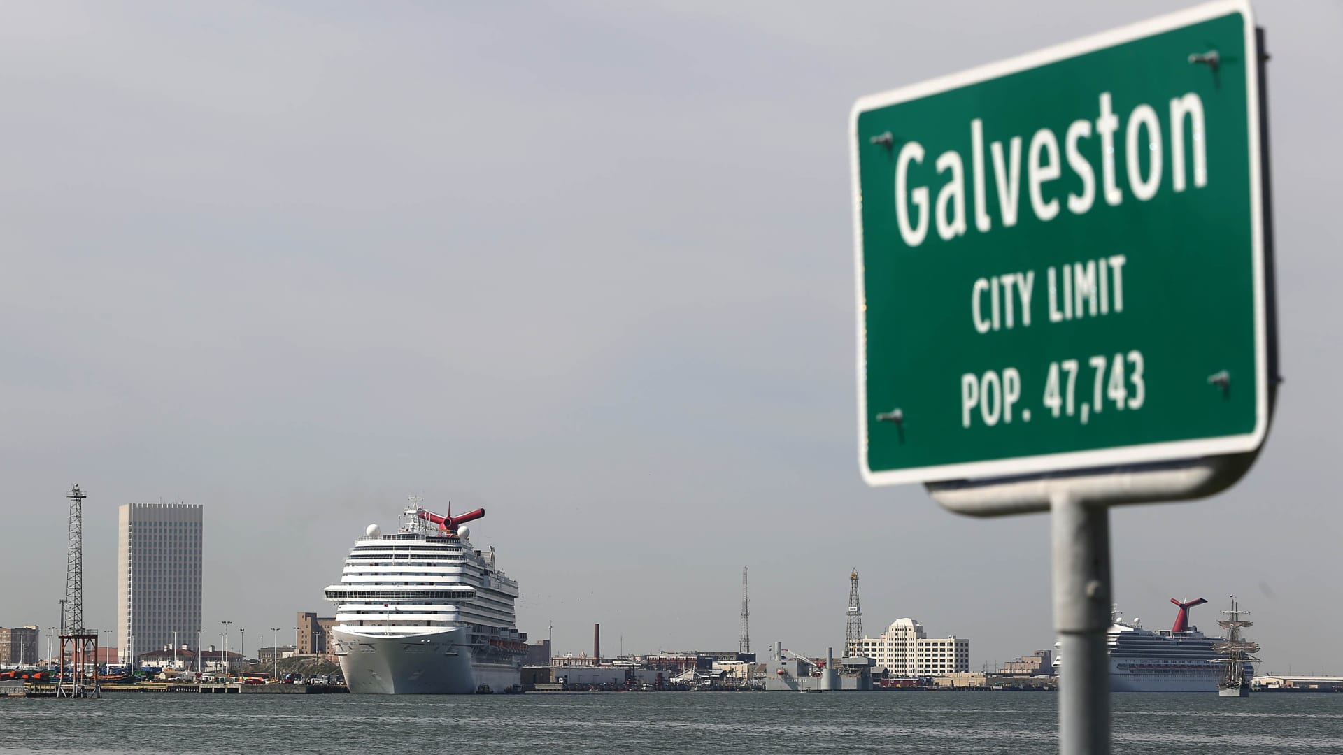 Lois Lindsey said she, her daughter and eldest grandchild decided to get vaccinated to go on a cruise departing this winter from Galveston, Texas.