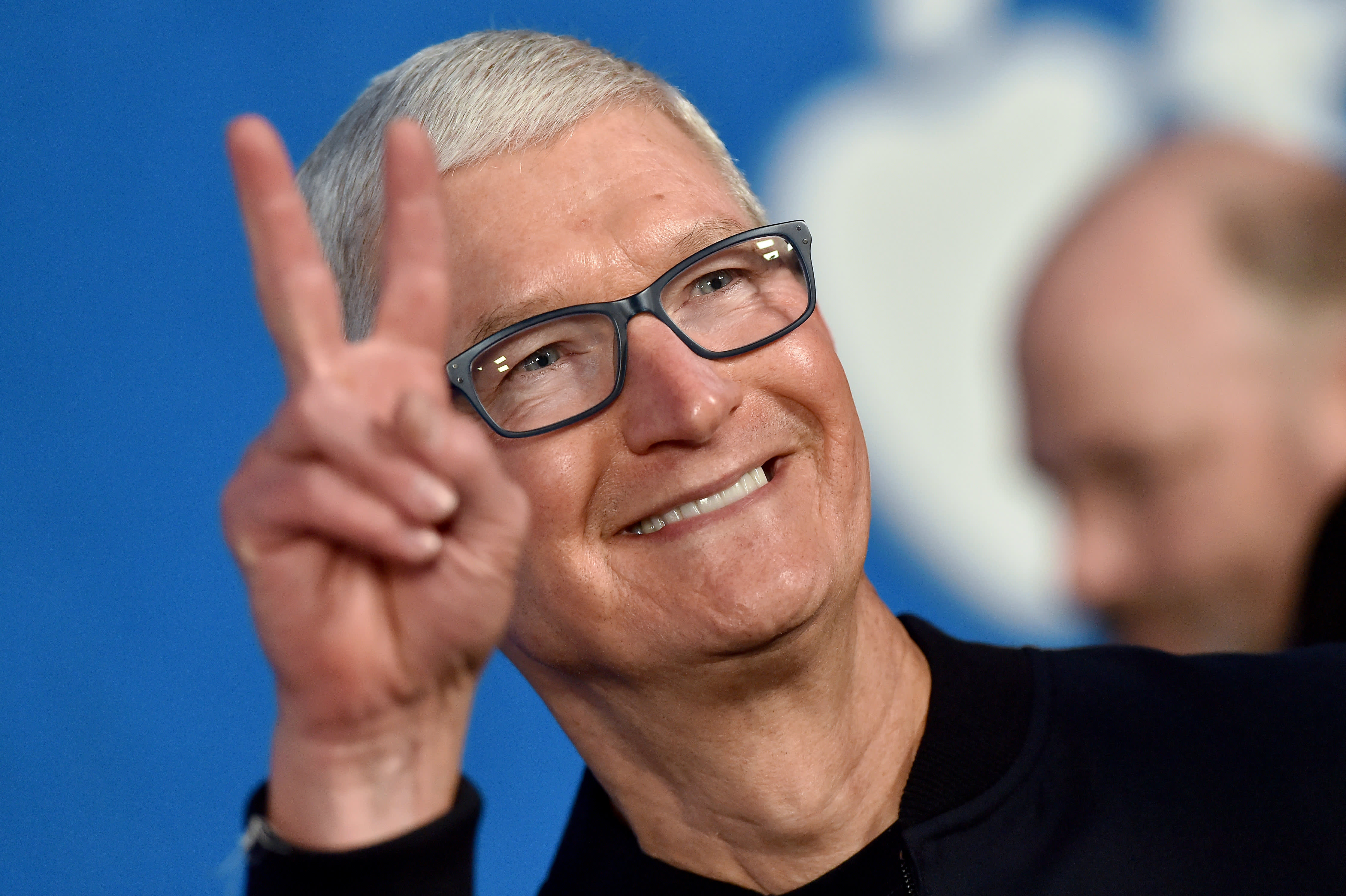 Tim Cook receives over five million shares of Apple stock worth $750 million