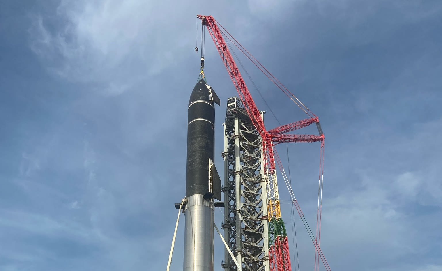 Tàu SpaceX Starship được xếp chồng đầy đủ là ‘giấc mơ trở thành hiện thực’