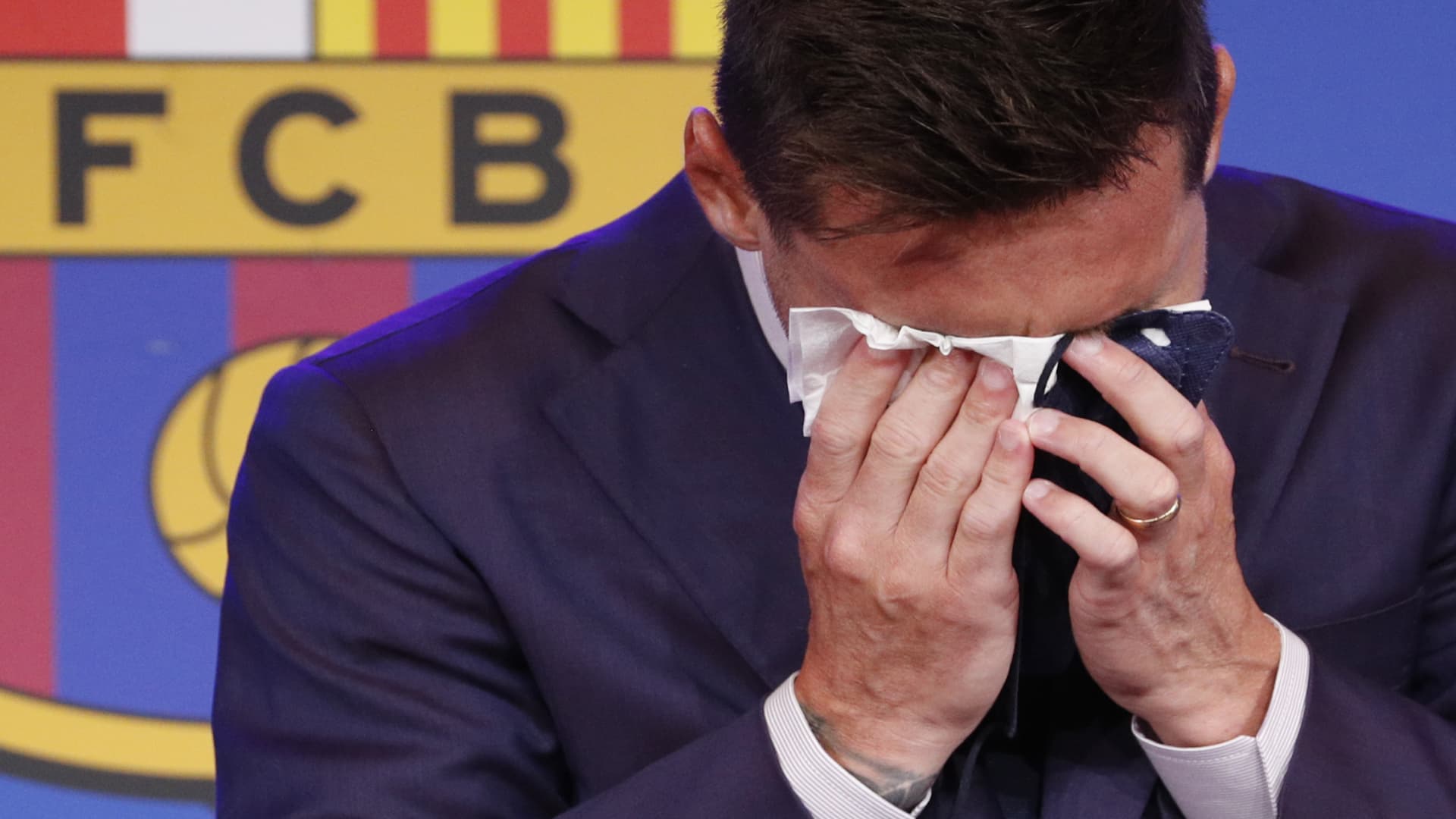 Lionel Messi holds an emotional FC Barcelona press conference.