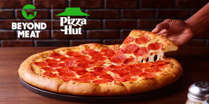 Pizza Hut to offer Beyond Meat's meatless pepperoni in five markets 