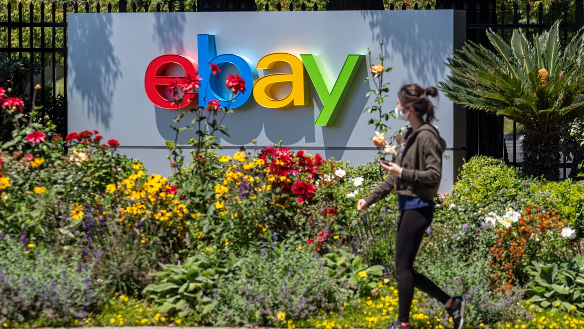 Ebay plans to lay off 500 employees, about 4% of its workforce