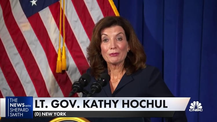 Incoming Gov. Hochul distances herself from outgoing Gov. Cuomo