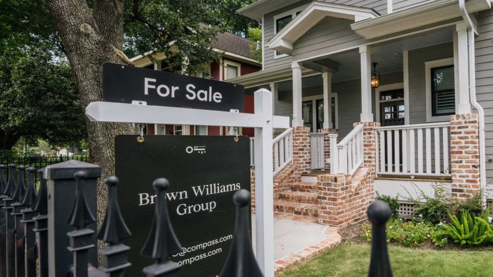 Mortgage rate soars closer to 5% in its second huge jump this week - CNBC