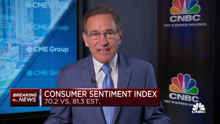 Consumer sentiment hits lowest level since 2011 amid delta variant concerns