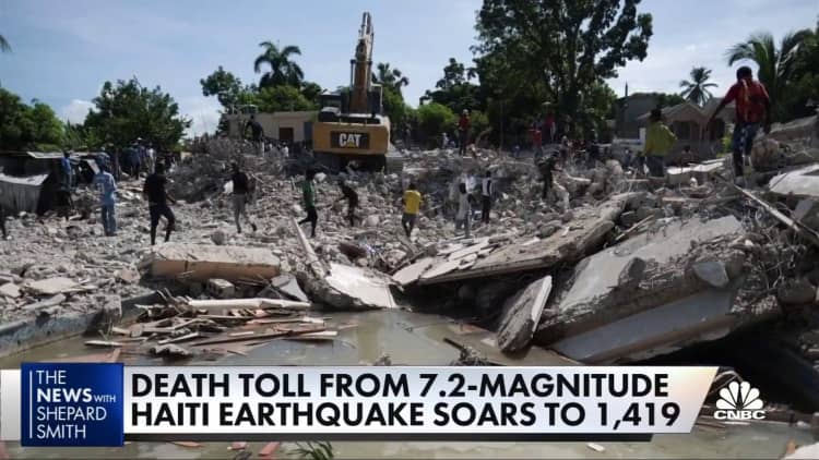 Rescuers in Haiti struggle to find survivors after 7.2-magnitude earthquake