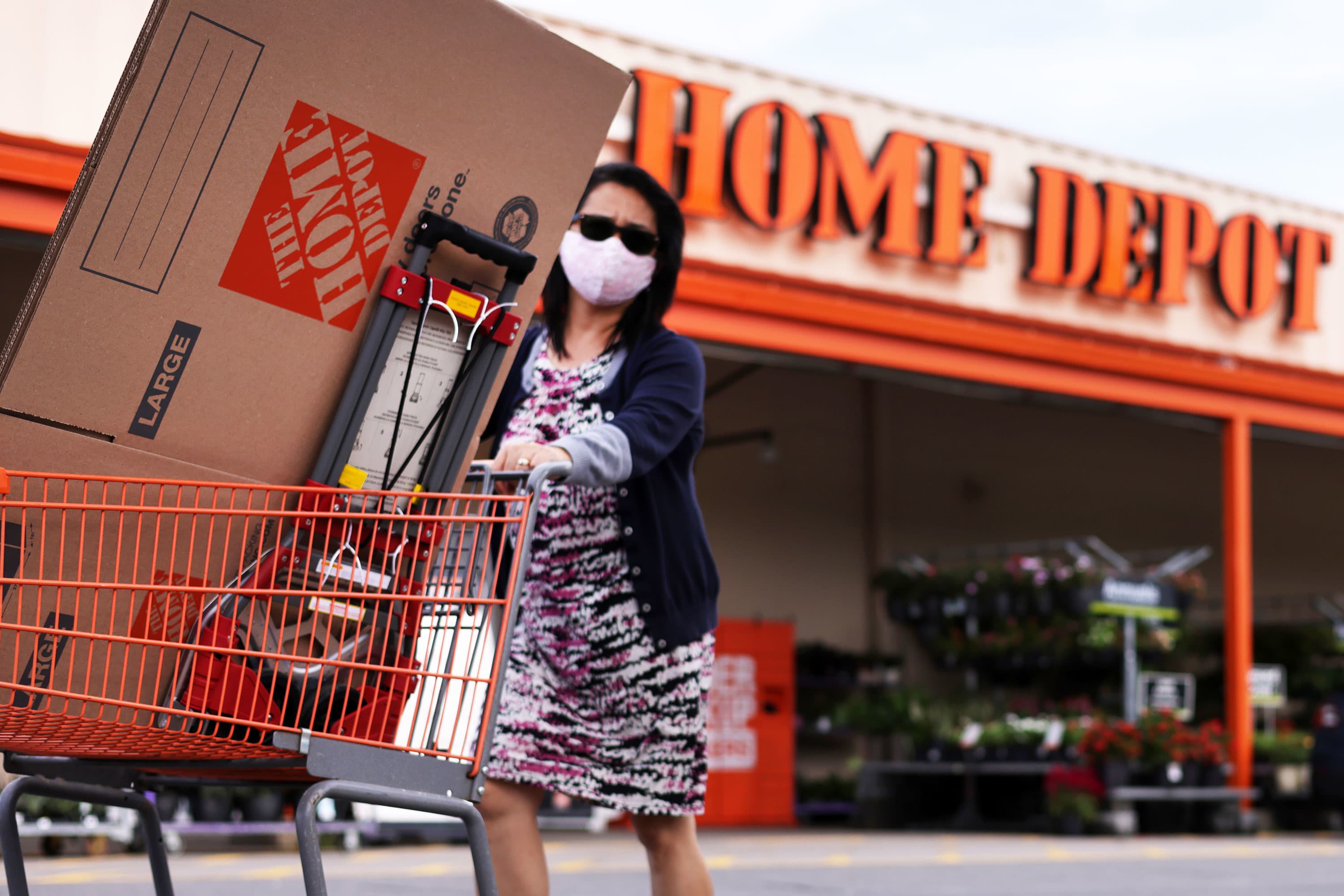 Home Depot beats estimates retailer says it sees sales growth ahead for 2022 – CNBC