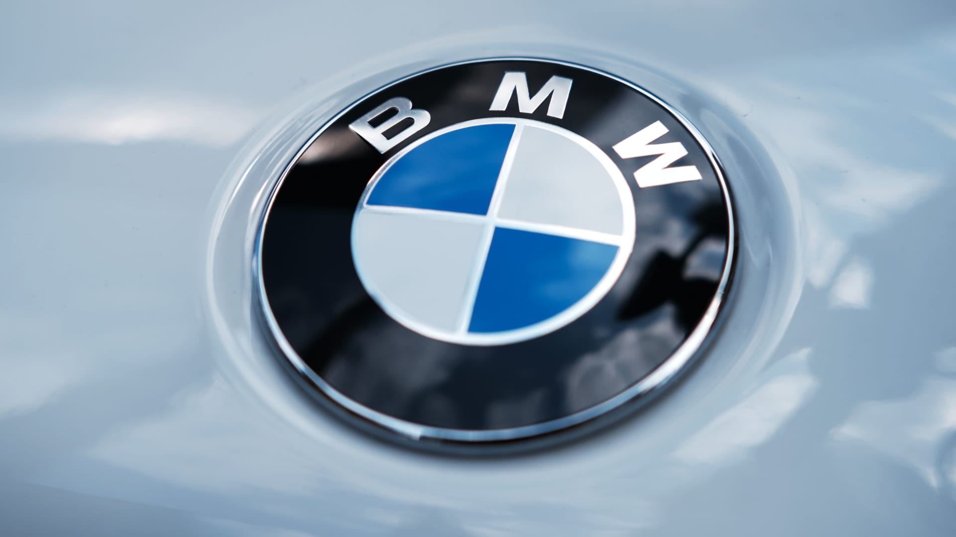 BMW says 2021 profit surged as it favored higher-margin vehicles