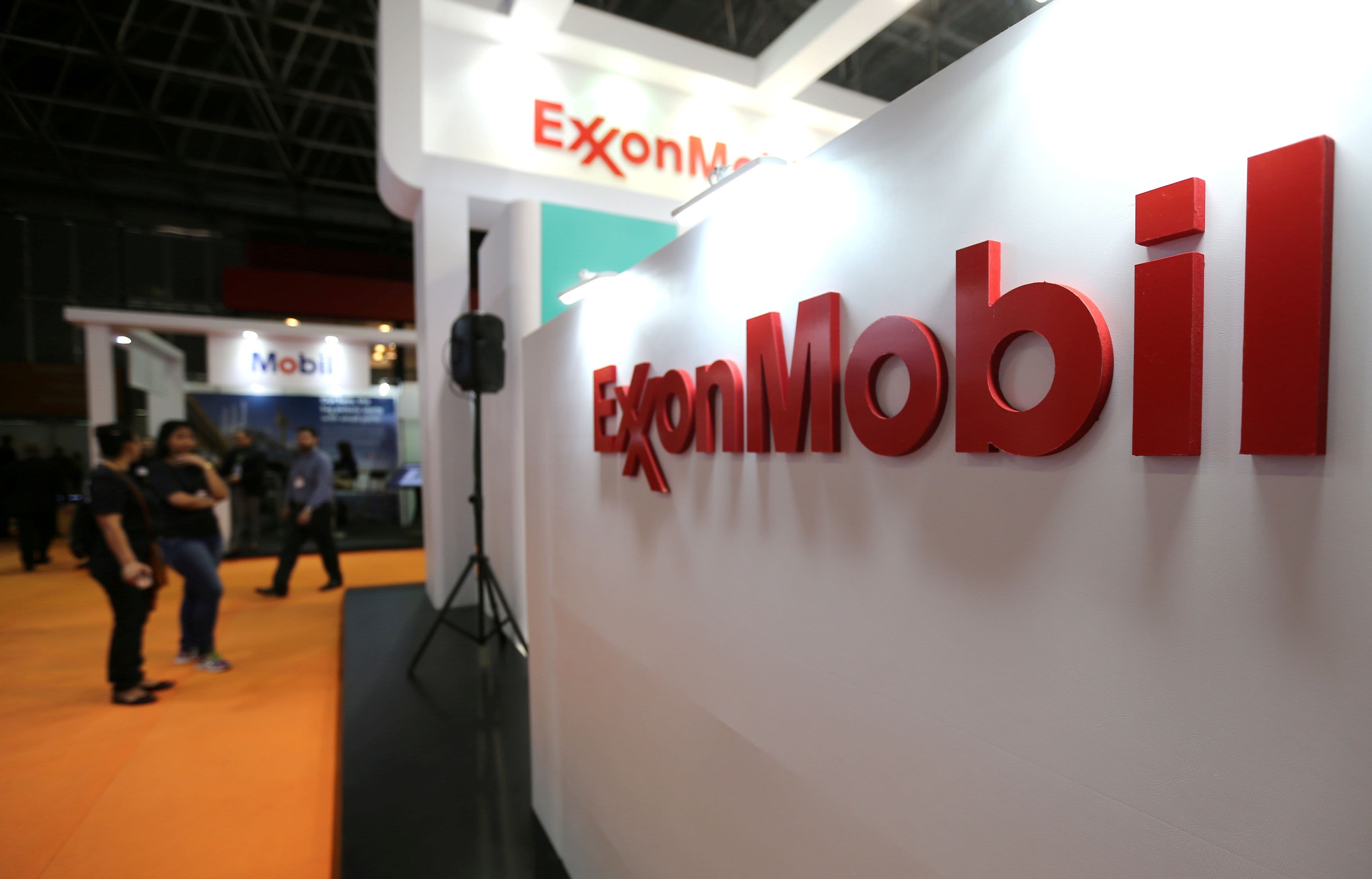 Exxon forecasts doubling earnings and cash flow by 2027 while reducing emissions – CNBC
