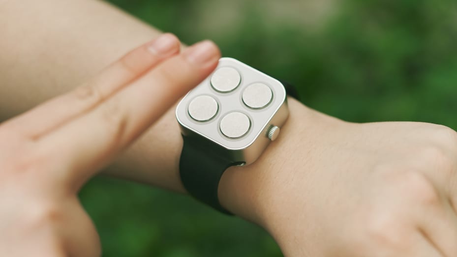 Paradox Computers' braille smartwatches tell time and date by vibration haptic for the visually impaired.