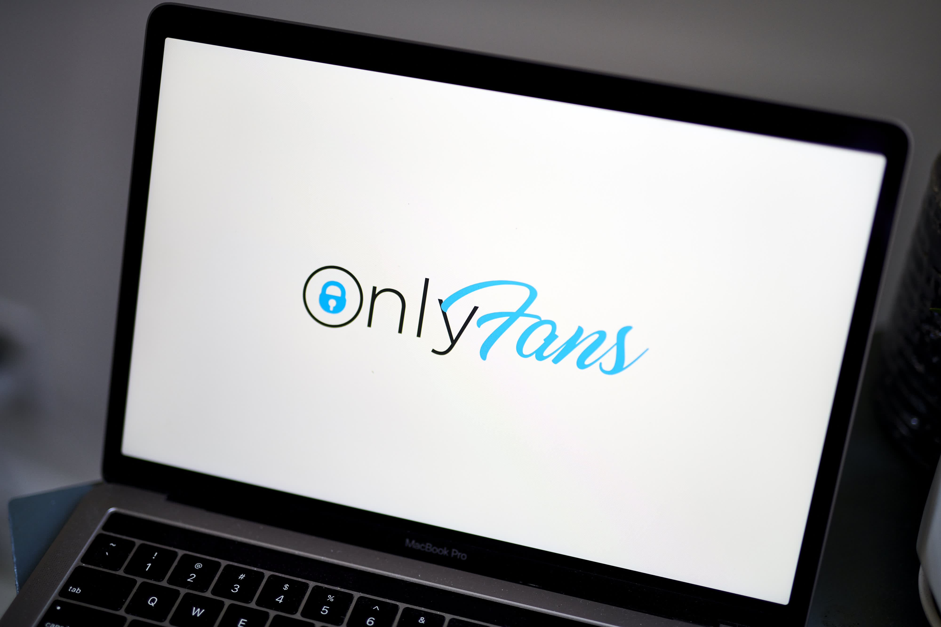 Reap Force Pron Video - OnlyFans bans sexually explicit content