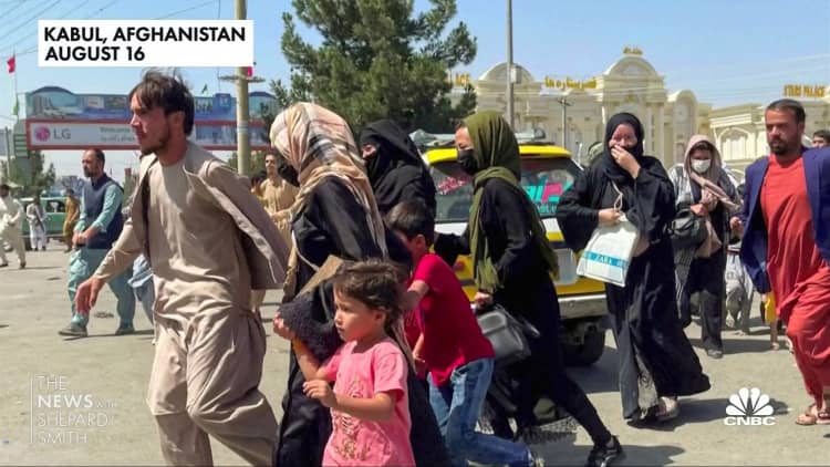 Photo journalist offers inside look at the evacuation of Afghanistan