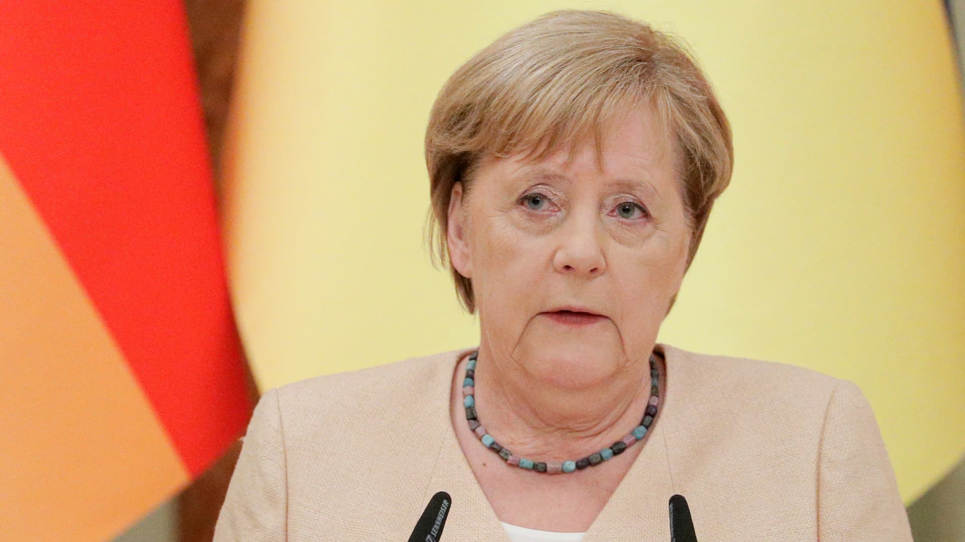 Angela Merkelová prolomila své mlčení o Ukrajině a označila ruskou válku za „barbarskou“