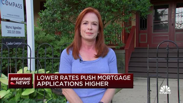 Lower rates push mortgage applications higher