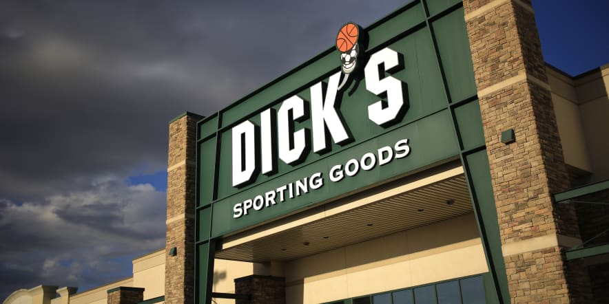 Dick's shares fall 24% as retailer slashes outlook over theft concerns