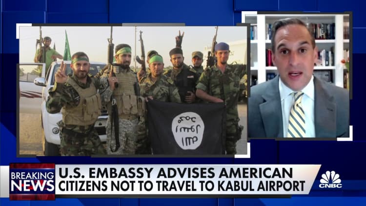 U.S. advises Americans to stay away from Kabul airport