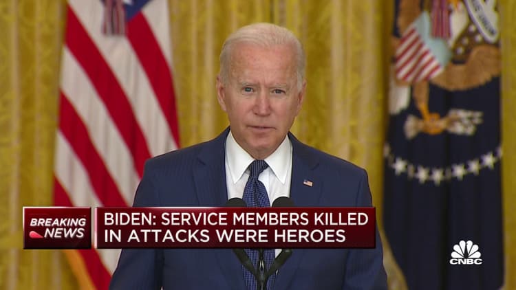 Biden addresses ISIS-K attacks outside airport in Kabul, Afghanistan