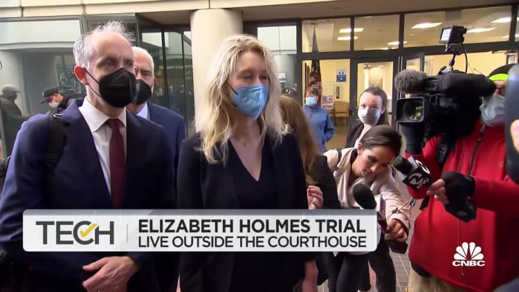 Elizabeth Holmes arrives to court for Theranos trial