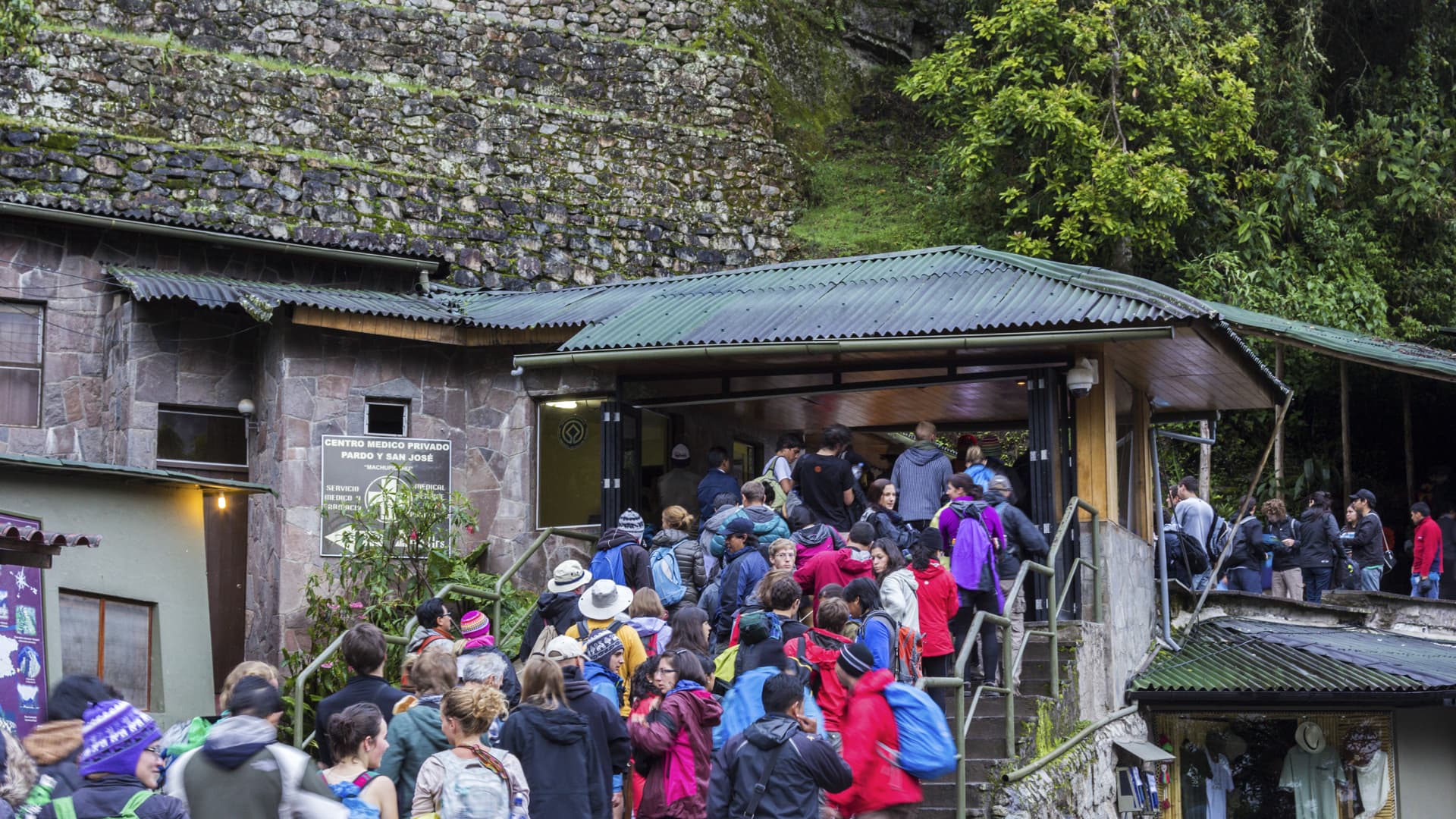 Machu Picchu was built to accommodate some 400 residents with some 1,200 additional people during festivals, according to archaeologist Jose Miguel Bastante.