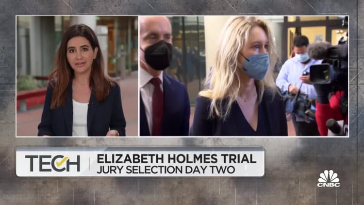 Elizabeth Holmes trial enters second day