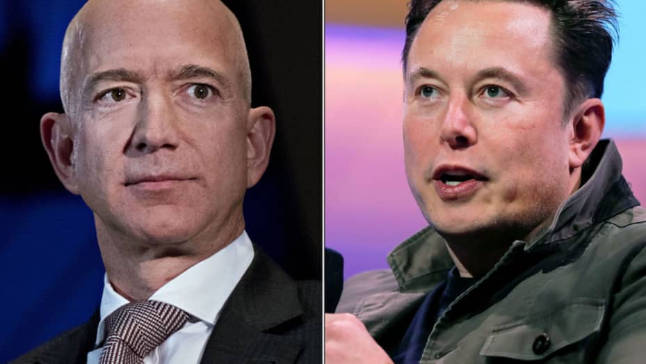 Jeff Bezos, links, und Elon Musk