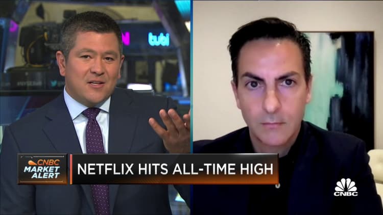 Netflix continues to pour fuel on the fire: Former Netflix and Hulu exec on streaming