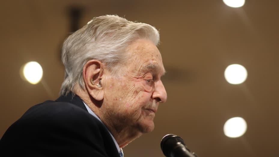 George Soros, tỷ phú và người sáng lập Soros Fund Management LLC, tạm dừng khi phát biểu tại một sự kiện vào ngày thứ ba của Diễn đàn Kinh tế Thế giới (WEF) ở Davos, Thụy Sĩ, vào thứ Năm, ngày 23 tháng 1 năm 2020.