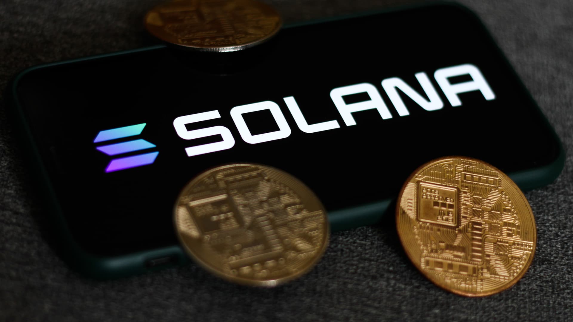 Solana jumps on Visa stablecoin announcement as bitcoin and other cryptocurrencies remain flat