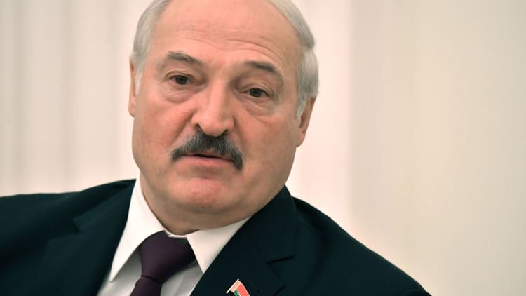 Belarus threatens to cut off the gas supply to Europe over migrant standoff