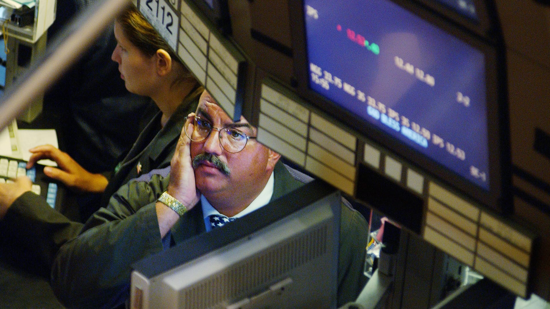 A trader looks up grimly at a screen at the New York Stock Exchange September 17, 2001 in New York.