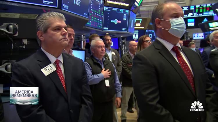 National anthem performed at the NYSE for the 9/11 commemoration